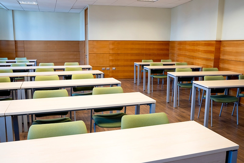 Sala Cerro Recreo (Sala 603), sala modular para 32 personas en Espacios PUCV Santiago
