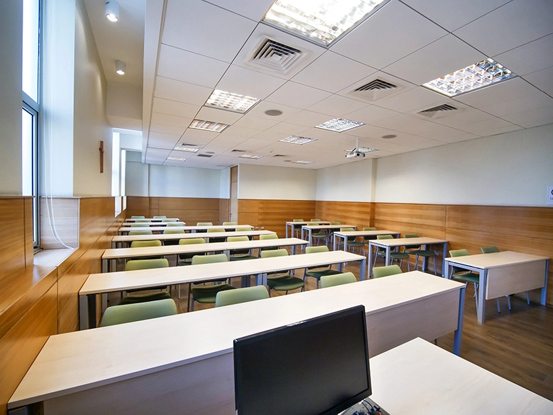 Sala Cerro Delicias (Sala 402), sala modular para 34 personas en Espacios PUCV Santiago